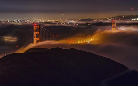 金门大桥旧金山雾雾夜晚灯光高清壁纸