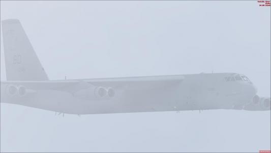 B-52晨雾壁纸