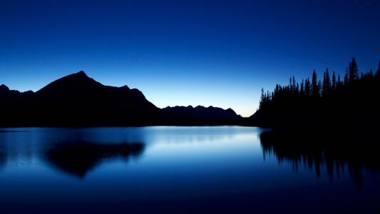 艾伯塔省，加拿大，湖，夜，景观，蓝色壁纸