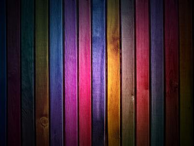 木材板条，彩虹色的壁纸
