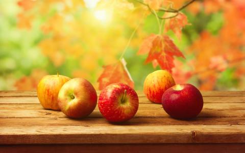 秋收，桌上的红苹果，美味的水果壁纸