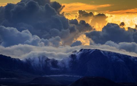 哈雷阿卡拉，毛伊岛，山，云，日落壁纸