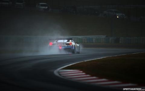 法拉利458 Italia赛车湿跑道高清壁纸