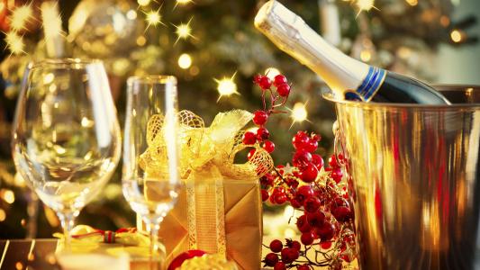新年，香槟，玻璃杯，礼品，浆果，强光壁纸
