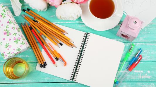 铅笔，笔记本，茶叶，花卉壁纸