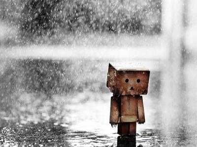 它是下雨可爱danbo机器人高清壁纸