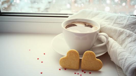 白杯咖啡，两个爱的心壁纸