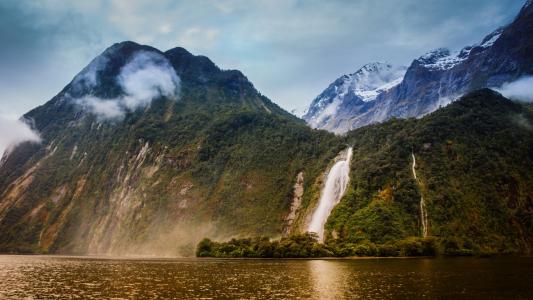 博文河，米尔福德峡湾，新西兰，瀑布，山脉壁纸