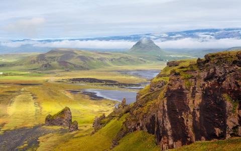 冰岛，山，岩石，斜坡，草，天空，云壁纸