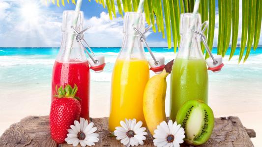 水果饮料，鸡尾酒，草莓，香蕉，猕猴桃，海洋，海滩，热带，太阳壁纸