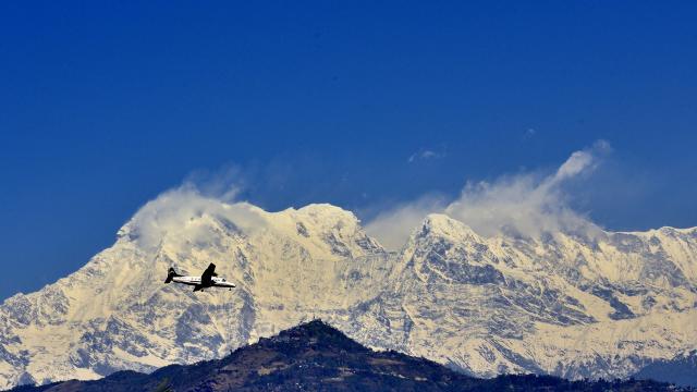尼泊尔雪山风景图片壁纸