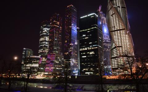 莫斯科市，俄罗斯，摩天大楼，房子，河，晚上的灯光壁纸