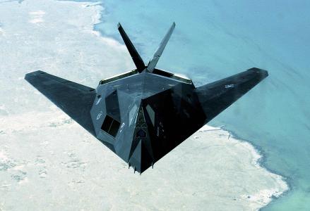 F-117飞越波斯湾壁纸