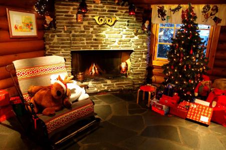 树，圣诞节，壁炉，礼物，假期，玩具壁纸