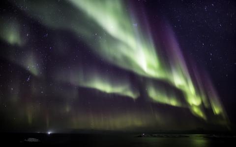 极光Borealis北极光夜晚绿色雪星星高清壁纸