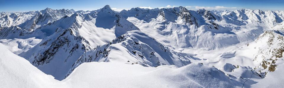 Zischgeles，蒂罗尔州，奥地利，Stubai的阿尔卑斯山脉，厚厚的积雪，山，冬天壁纸
