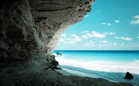 洞穴壁纸中的秘密海滩
