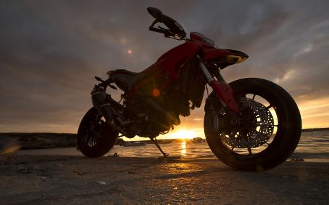 杜卡迪Sportbike日落阳光高清壁纸