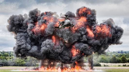 AH-64阿帕奇直升机，爆炸壁纸