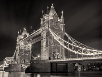 伦敦塔桥夜桥伦敦灯BW高清壁纸