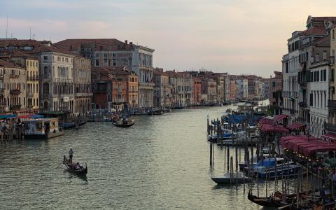 意大利威尼斯码头船运河建筑高清壁纸