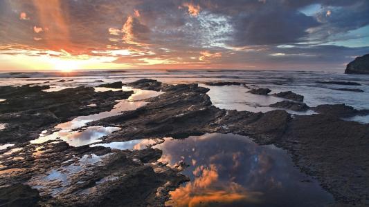 日落岩石石头海滩海滩云高清壁纸