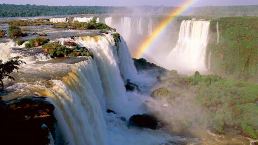 彩虹在伊瓜苏瀑布阿根廷壁纸