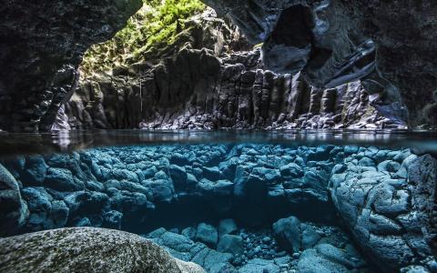 洞穴泳池清澈的水晶水下的丛林照片画廊壁纸