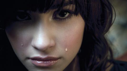 Demi Lovato Crying壁纸