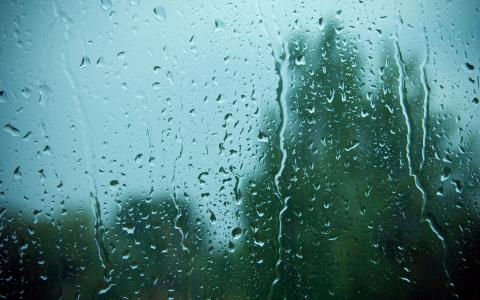 在窗口壁纸上的雨滴