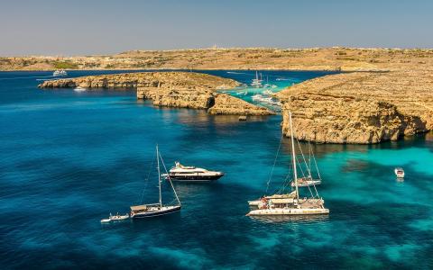 马耳他风景，海，岩石，游艇壁纸