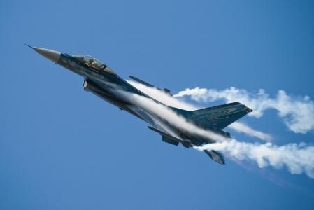 F-16飞行表演壁纸
