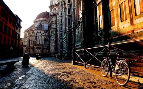 佛罗伦萨，托斯卡纳，意大利城市街道，房子，自行车，日出壁纸