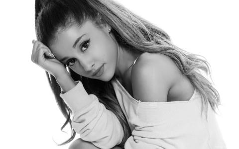 Ariana Grande Singer wallpaper