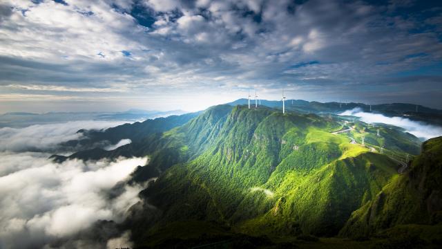 山峰云海图片
