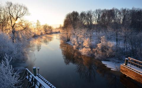 早晨的风景，瑞典，河，冬天，雪壁纸