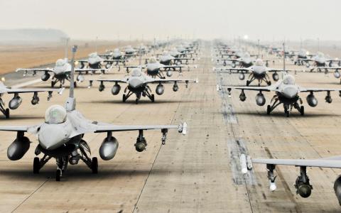 F16喷气机军用机场壁纸