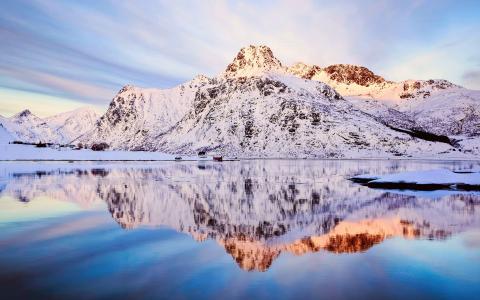 挪威，冬天的景色，雪，山，天空，湖水，反射壁纸
