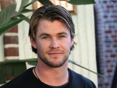 Chris Hemsworth，演员，名人，电影明星，短发，蓝眼睛，微笑，摄影壁纸