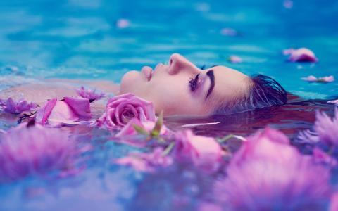 女孩，脸，水，鲜花，粉红色，游泳壁纸
