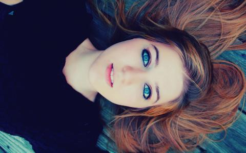 蓝眼睛的女孩，木地板壁纸