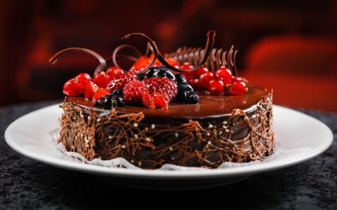 巧克力蛋糕，草莓，覆盆子，蓝莓，黑莓，甜点壁纸