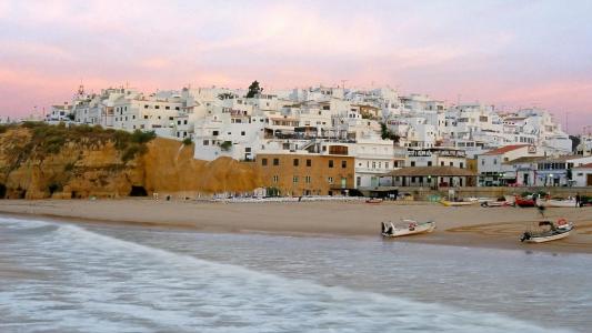 美丽的白色希腊海滨小镇壁纸