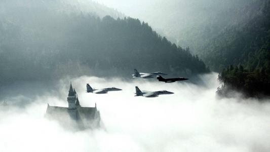 德国迷雾中的德国城堡战斗机