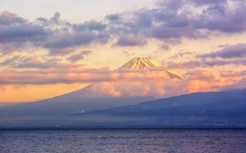 日本，富士火山，湖，云，黄昏壁纸