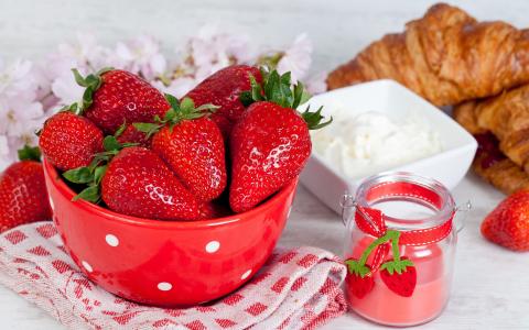 草莓和酸奶油壁纸