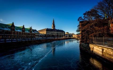 哥本哈根克里斯蒂安堡宫的冰冻河壁纸