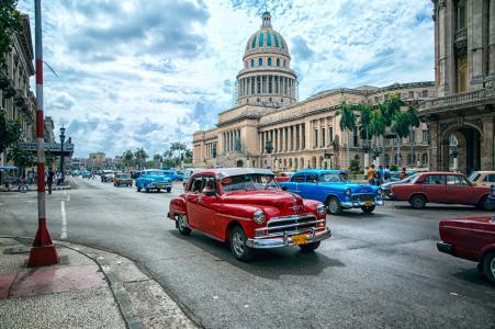 古巴，城市，哈瓦那，古巴，首都，街，汽车，旧车，建筑，剧院，圆顶壁纸