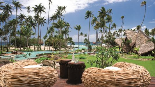 度假村，大海，棕榈树，游泳池，劳加拉岛、斐济壁纸