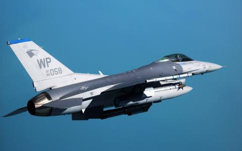 F 16战隼在群山空军基地高清壁纸